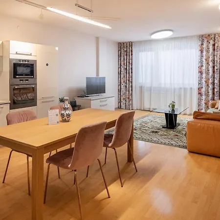 Center 1 Bedroom Julia Piest'any